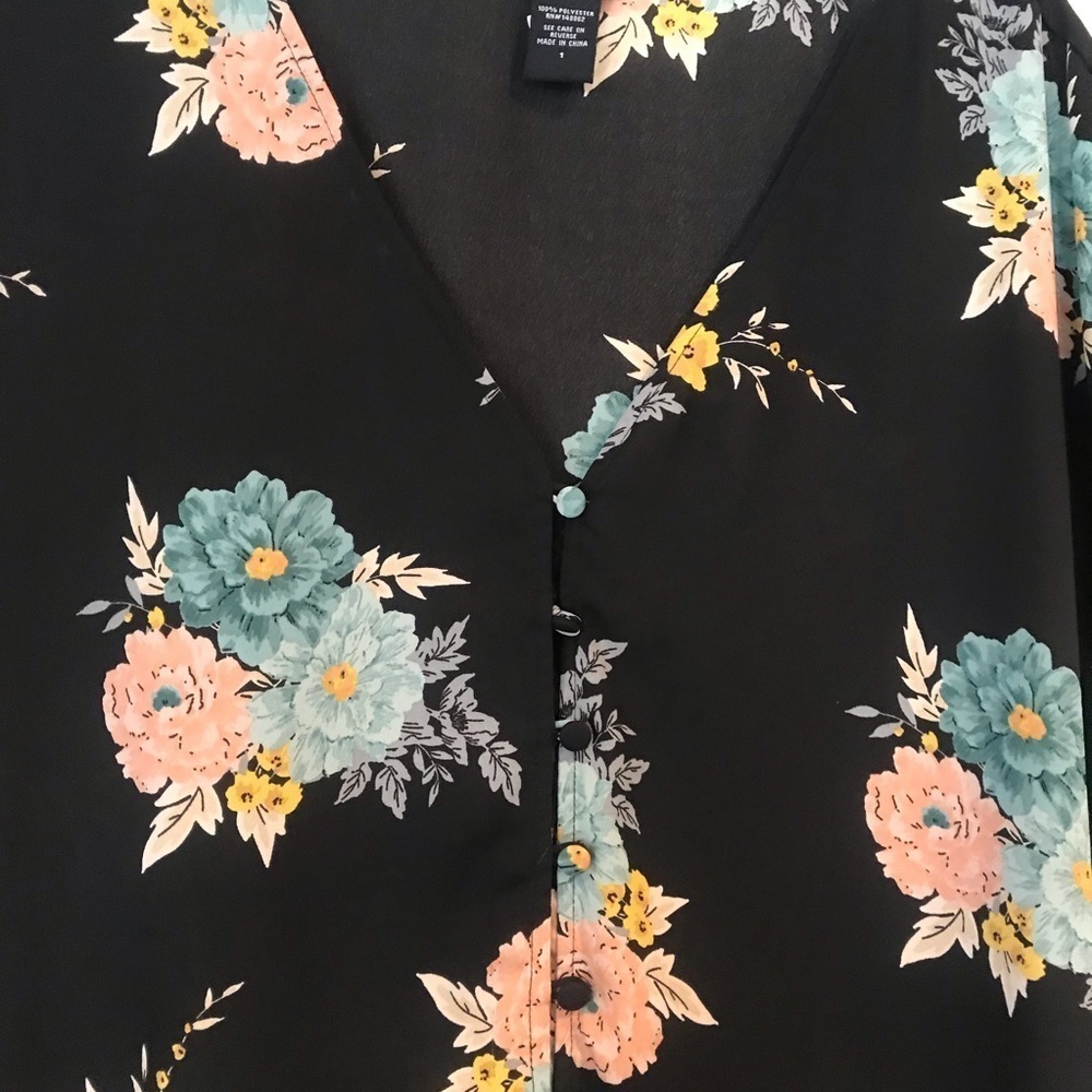Torrid Sleeveless Top - Picture 3 of 6